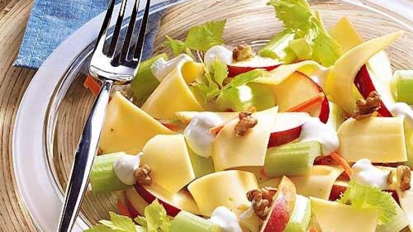 Салат с яблоками и медом в духовке